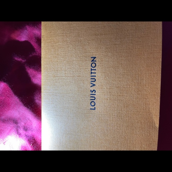 Brand New Louis Vuitton 2021 NéoNoé MM45555 Bicolor Monogram Empreint Dove/Cream - Picture 12 of 13